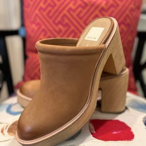 sz 10 Dolce Vita Caramel clogs
